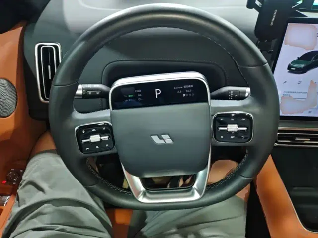 Li Auto L7 — Фото автомобиля 10