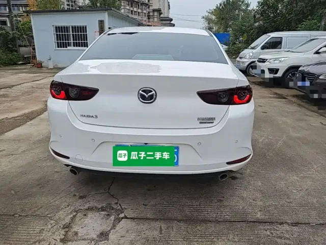 Mazda Axela — Фото автомобиля 5