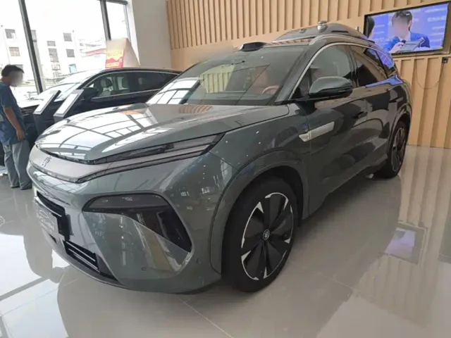Фотография автомобиля — BYD Tang L
