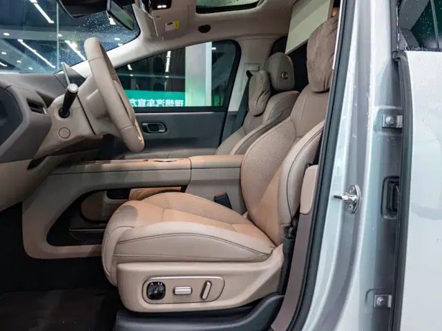 Li Auto i8 — Фото автомобиля 8
