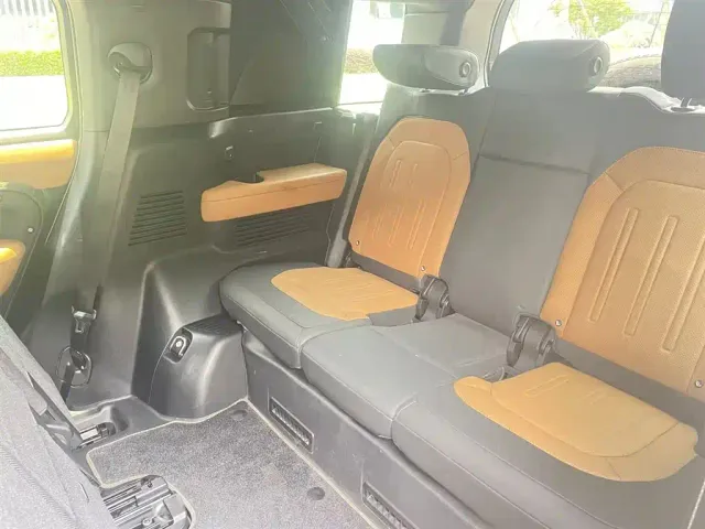 Land Rover Defender — Фото автомобиля 16
