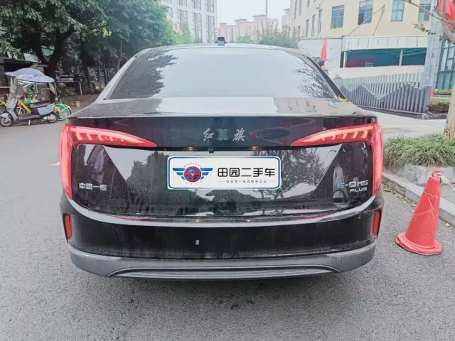 Hongqi E-QM5 — Фото автомобиля 4