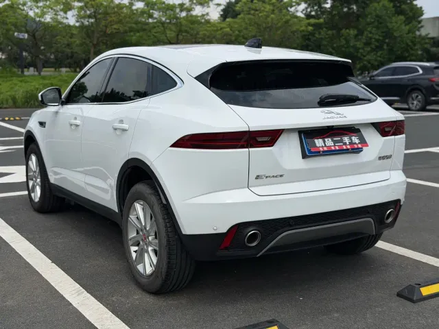 Jaguar E-PACE — Фото автомобиля 7
