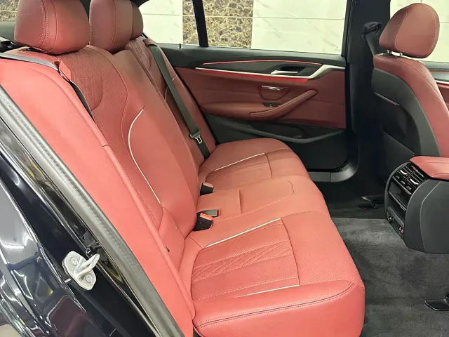 BMW 5 Series — Фото автомобиля 12
