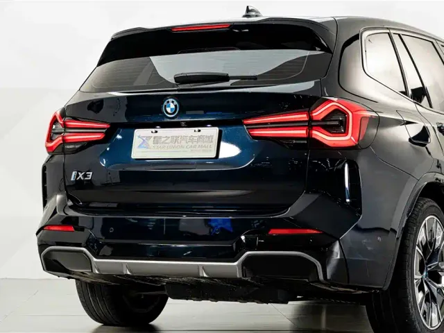 BMW iX3 — Фото автомобиля 7