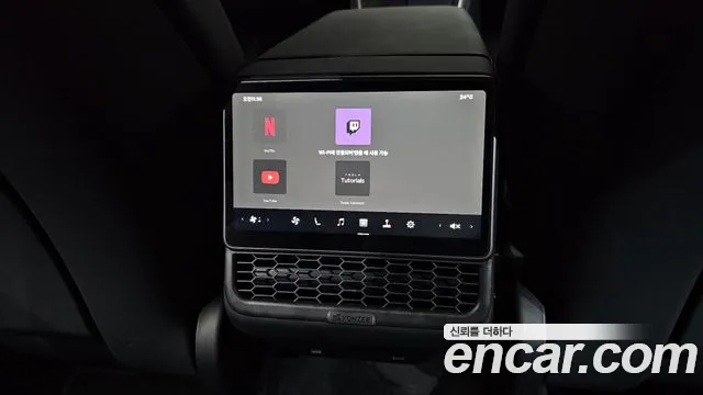 Tesla Model Y — Фото автомобиля 29