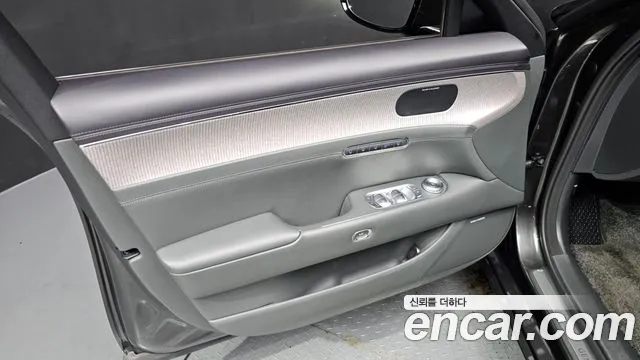 Genesis G90 Бензин 3.5 турбо AWD — Фото автомобиля 24
