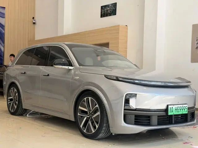 Li Auto L8 — Фото автомобиля 3