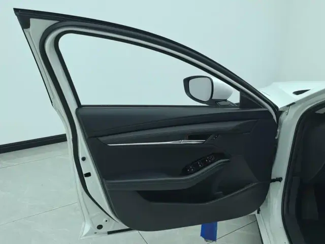 Mazda Axela — Фото автомобиля 7