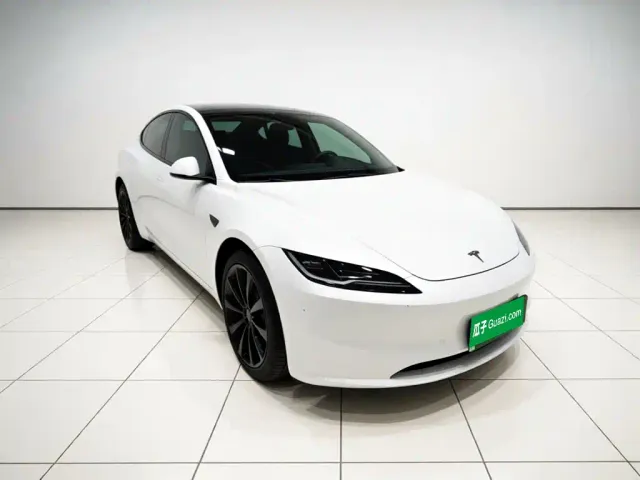 Tesla Model 3 — Фото автомобиля 3