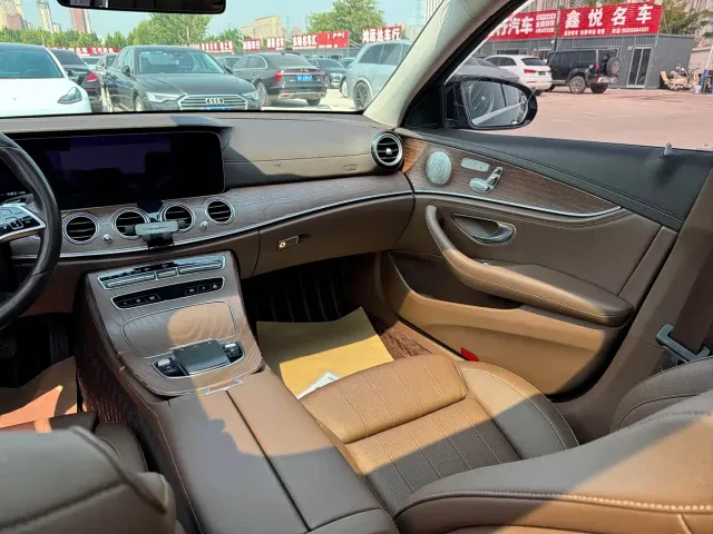 Mercedes-Benz E-Class — Фото автомобиля 15
