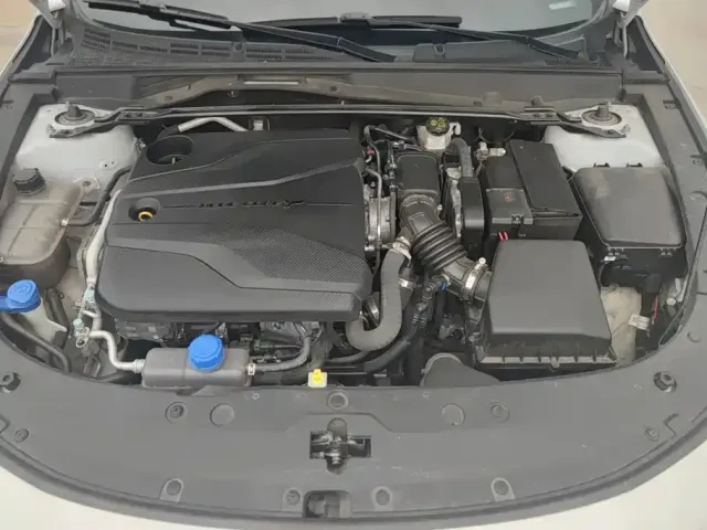 Changan Changan UNI-V 2022 1.5T Premium Model — Фото автомобиля 10