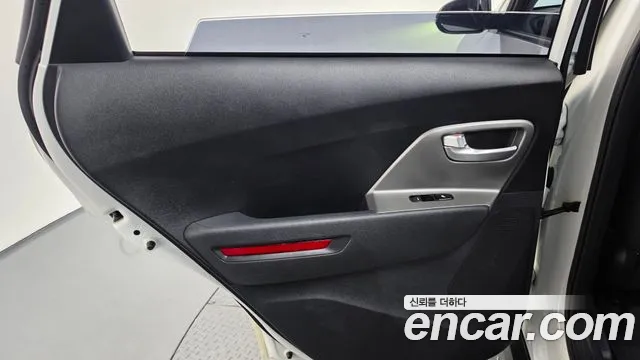 Kia Niro — Фото автомобиля 14