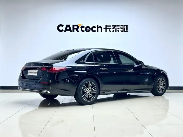 Mercedes-Benz E-Class — Фото автомобиля 4