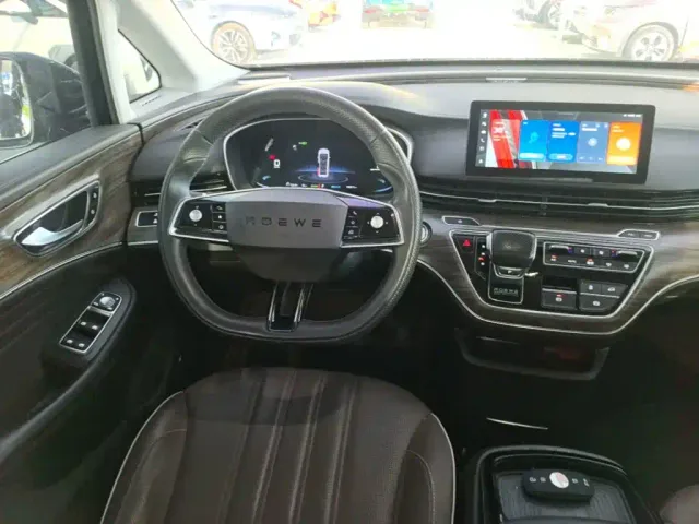 Roewe Roewe iMAX8 EV 2022 Gold Edition — Фото автомобиля 10