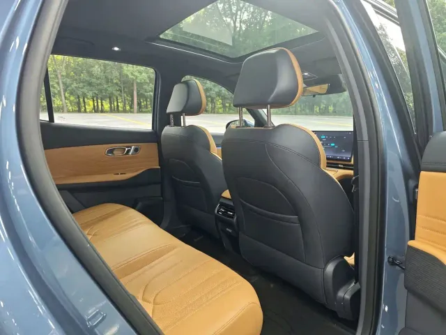 Geely Galaxy Starship 7 EM-i — Фото автомобиля 15