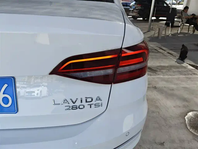 Volkswagen Lavida — Фото автомобиля 7