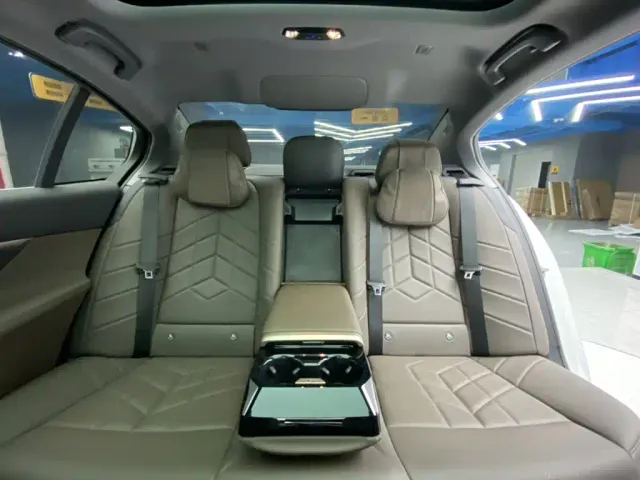 BMW 5 Series — Фото автомобиля 26