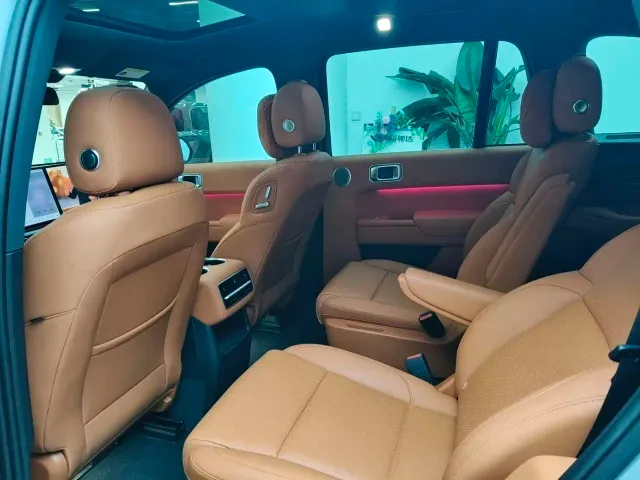 Li Auto L8 — Фото автомобиля 7