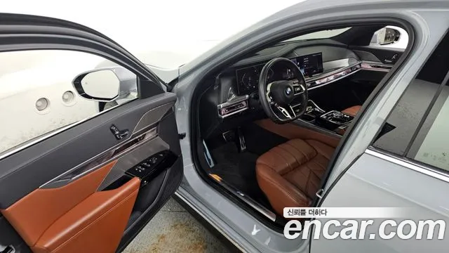 BMW 7-Series 7 серия (G70) 740i sDrive M Sport — Фото автомобиля 10