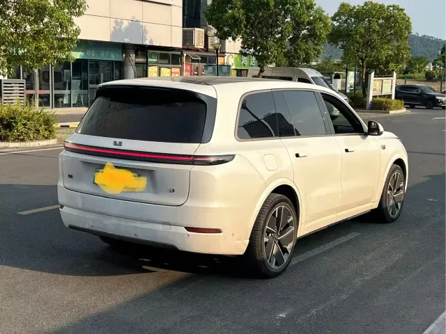 Li Auto L9 — Фото автомобиля 6