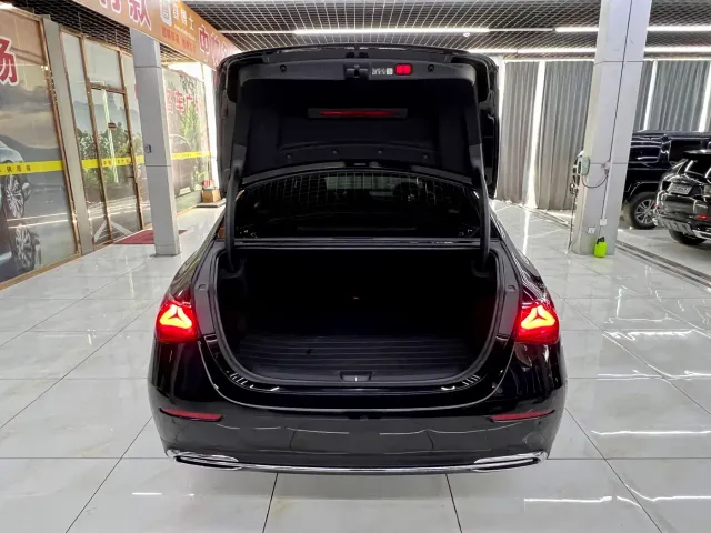Mercedes-Benz E-Class — Фото автомобиля 8