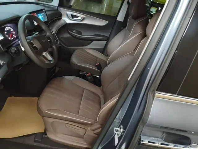 Roewe iMAX8 — Фото автомобиля 14