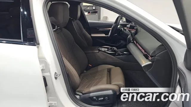 BMW i5 G60 — Фото автомобиля 16