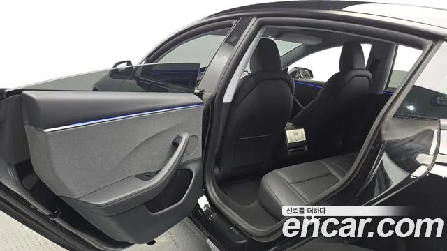 Tesla Model 3 — Фото автомобиля 25