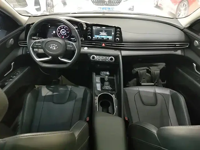 Hyundai Elantra — Фото автомобиля 9