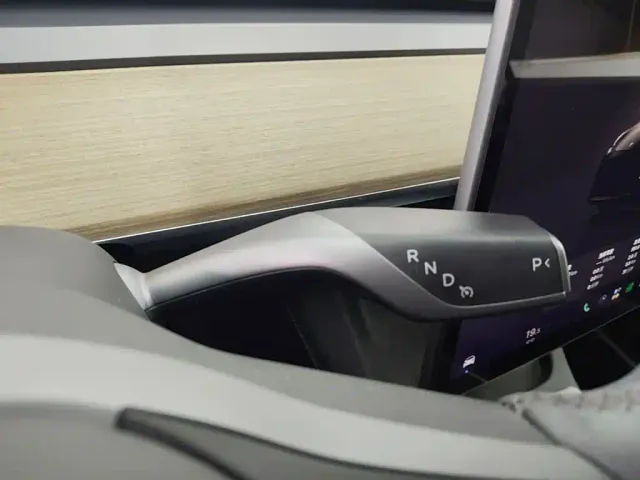 Tesla Model Y — Фото автомобиля 13