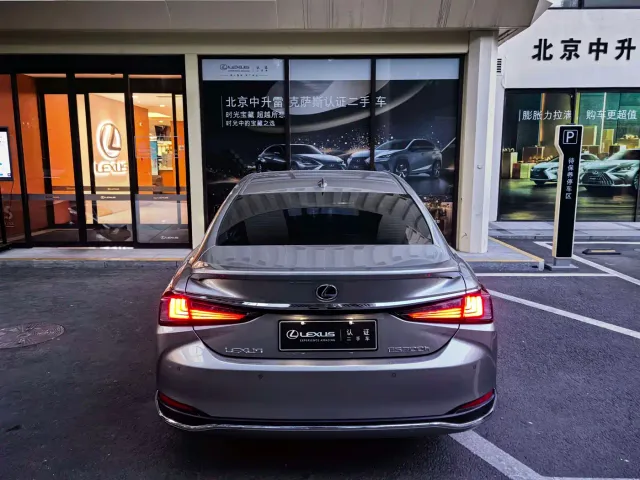 Lexus ES — Фото автомобиля 11