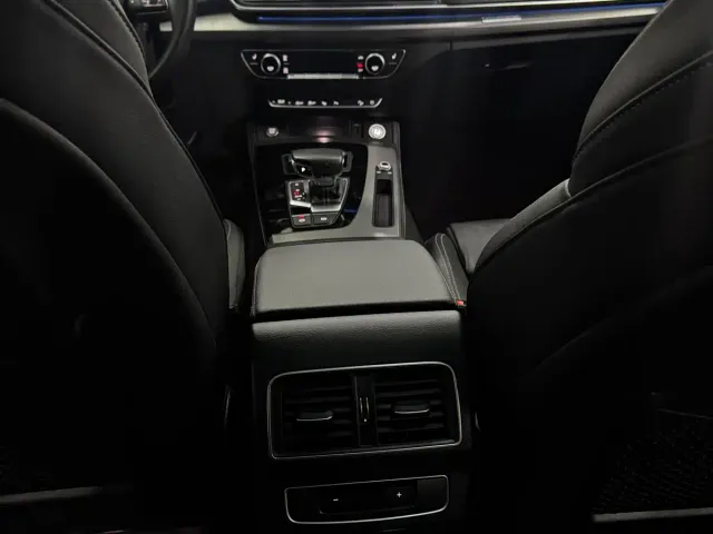 Audi Q5L — Фото автомобиля 10