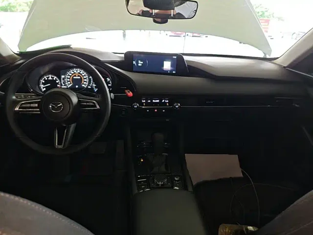 Mazda Axela — Фото автомобиля 9