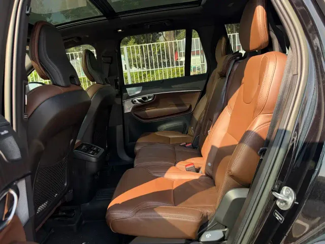 Volvo XC90 — Фото автомобиля 14