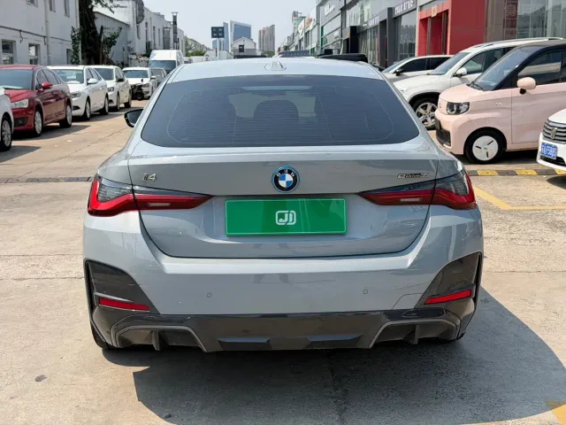BMW i4 — Фото автомобиля 14