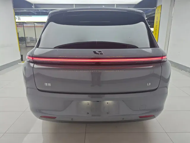 Li Auto L8 — Фото автомобиля 5