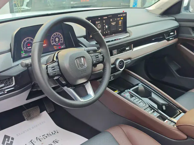 Honda Inspire Hybrid — Фото автомобиля 12