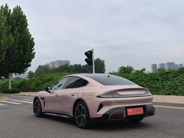 Xiaomi SU7 — Фото автомобиля 15