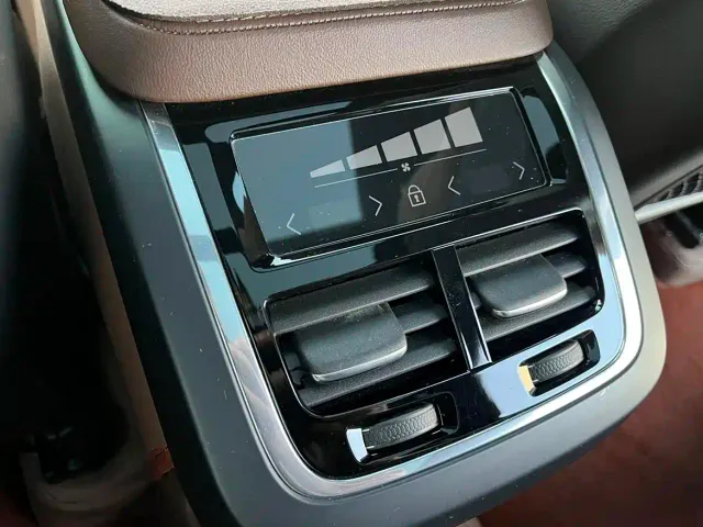 Volvo XC90 — Фото автомобиля 17