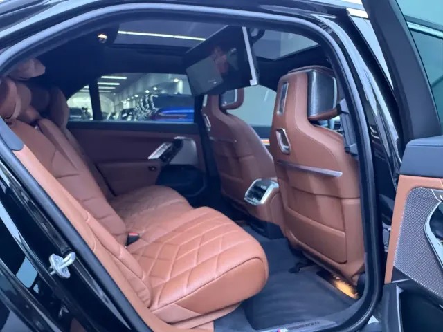 BMW i7 — Фото автомобиля 17