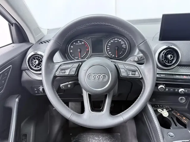 Audi Q2L — Фото автомобиля 12