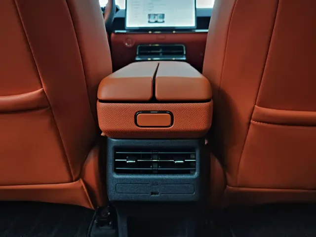 Toyota BoZhi 3X — Фото автомобиля 12