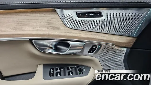 Volvo XC90 — Фото автомобиля 16