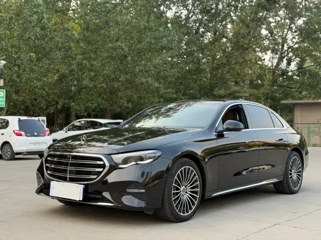 Mercedes-Benz E-Class — Фото автомобиля 5