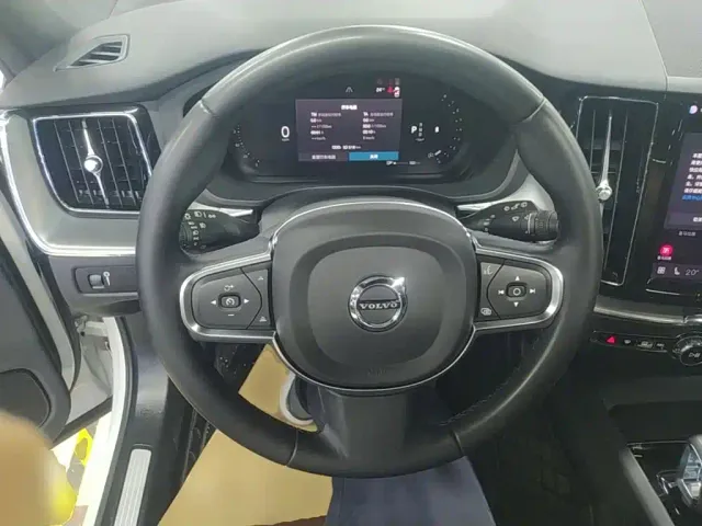 Volvo XC60 — Фото автомобиля 10
