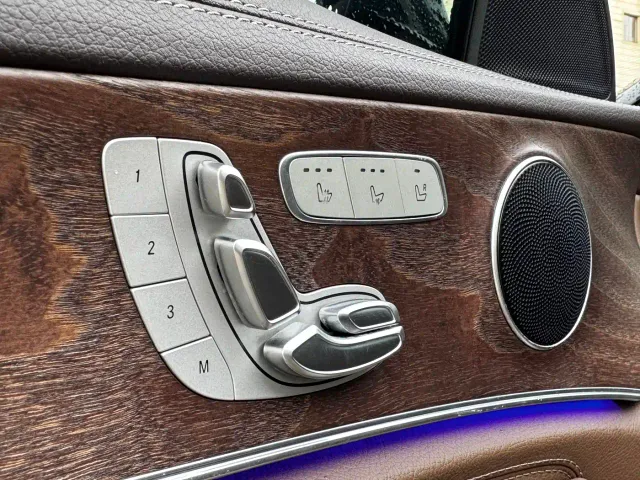 Mercedes-Benz E-Class — Фото автомобиля 8