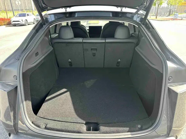 Tesla Model Y — Фото автомобиля 9