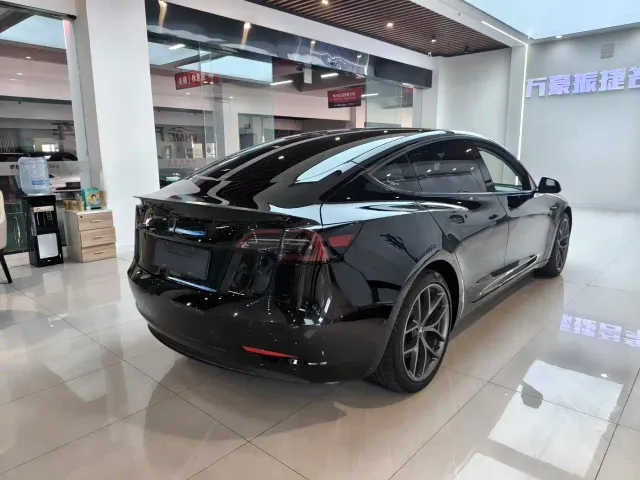 Tesla Model 3 — Фото автомобиля 7