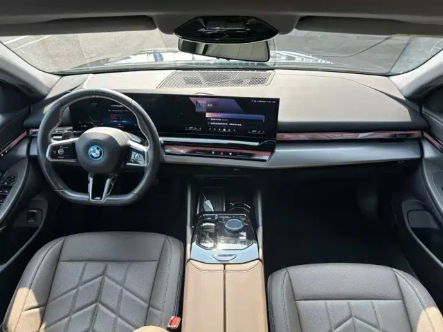 BMW i5 — Фото автомобиля 8